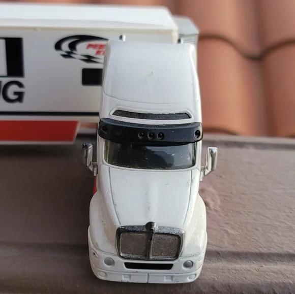 Vtg 1998 Hot Wheels Mobil 1 Racing Penske Racing Transporter Truck - Picture 2 of 6